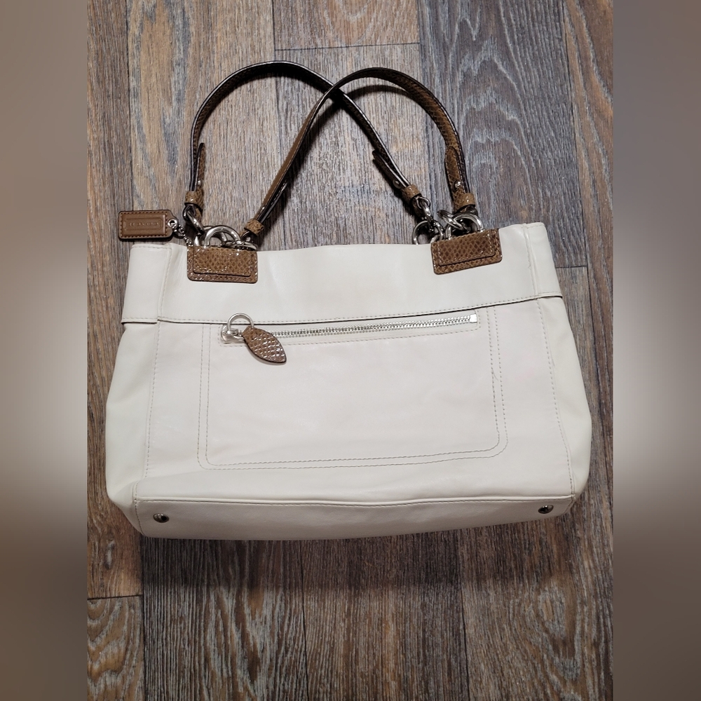 Coach White and Brown Leather Shoulder Bag - Picture 4 of 13